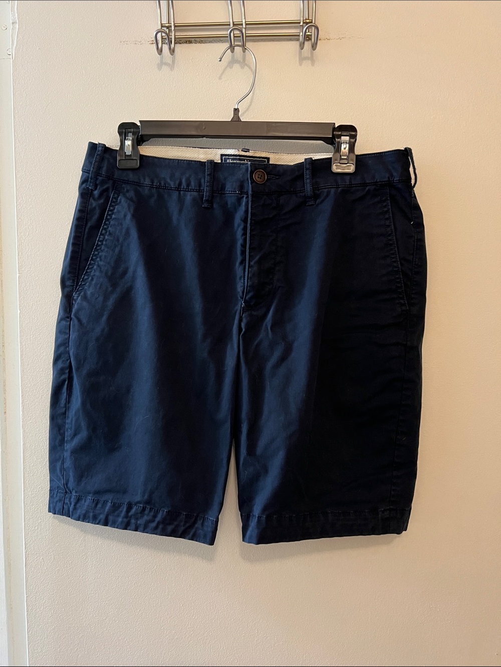 Men’s navy Abercrombie and fitch chino shorts size 31
